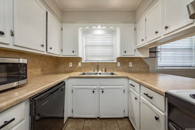 1124 Old Charter Court, Little Rock, AR 72207