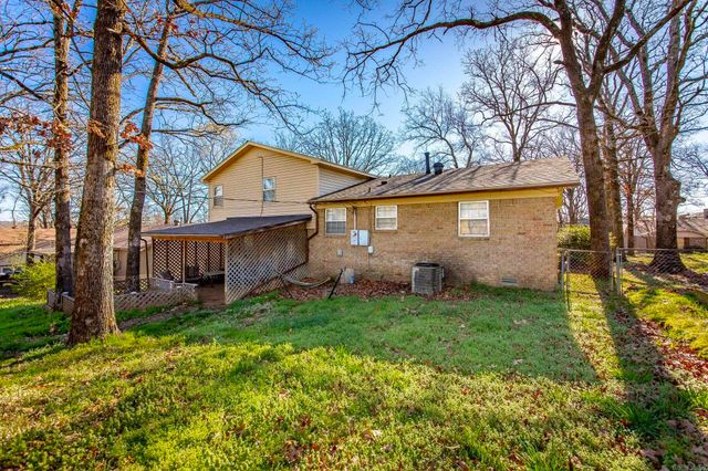1124 Old Charter Court, Little Rock, AR 72207