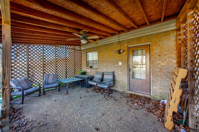 1124 Old Charter Court, Little Rock, AR 72207