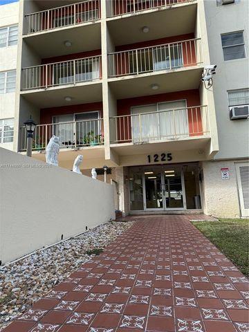 1225 NE 124th Street 33A, North Miami, FL 33161