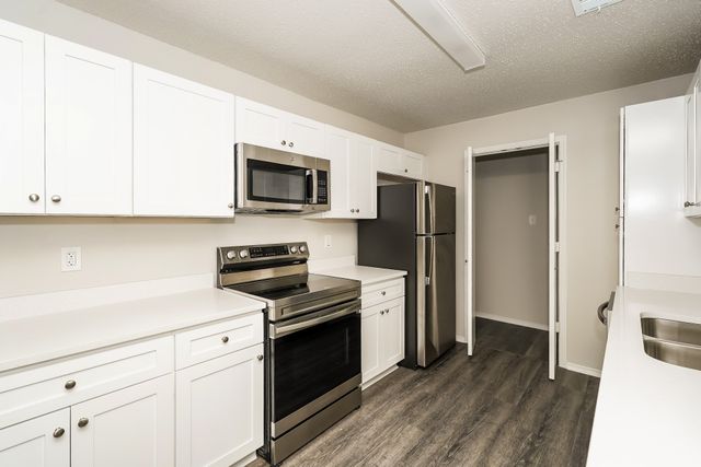 2336 Markland Street, Irving, TX 75060