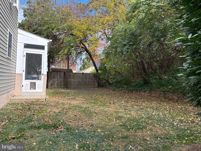 937 N LEBANON ST N, Arlington, VA 22205