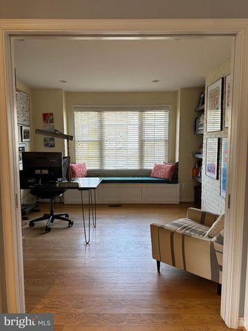 937 N LEBANON ST N, Arlington, VA 22205