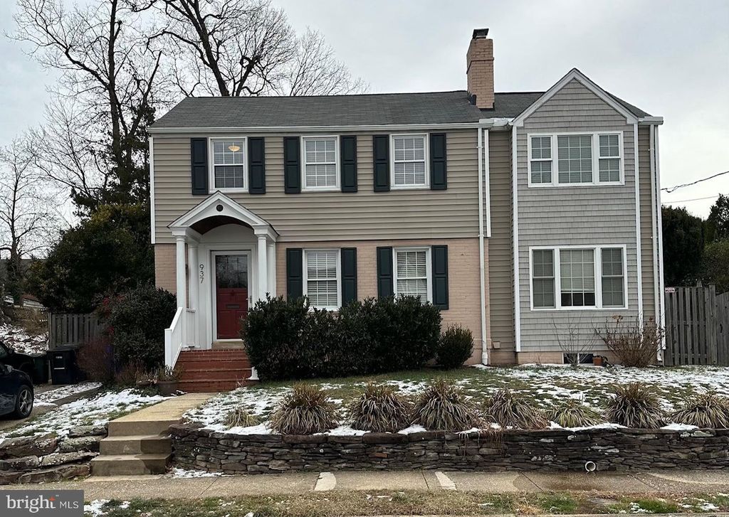937 N LEBANON ST N, Arlington, VA 22205