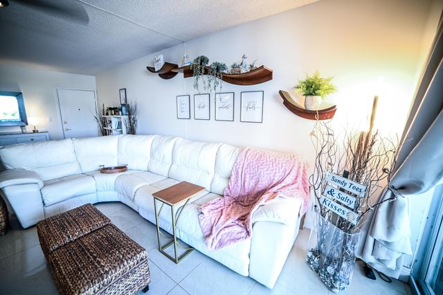 2701 N OCEAN Boulevard 2F, Fort Lauderdale, FL 33308
