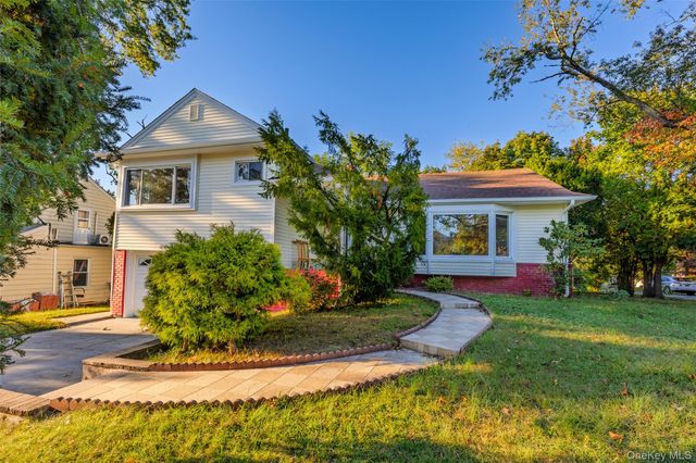 21 Oxford Boulevard, Great Neck, NY 11023