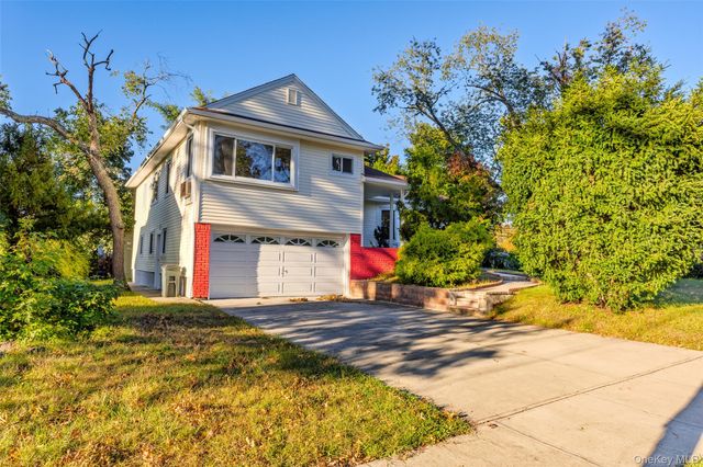 21 Oxford Boulevard, Great Neck, NY 11023