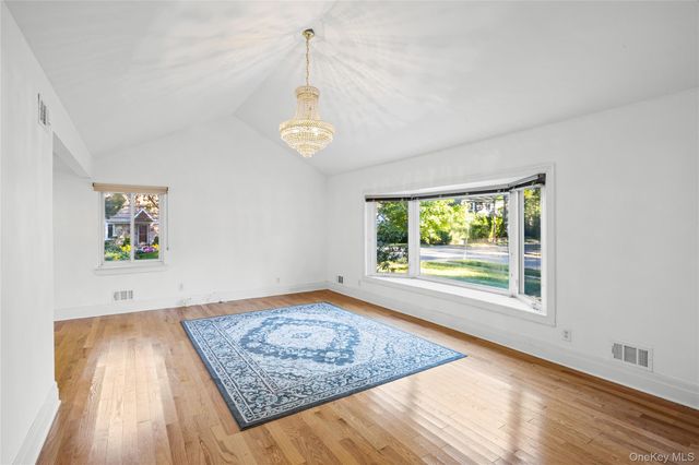 21 Oxford Boulevard, Great Neck, NY 11023