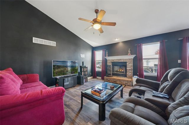 86 Glen Meadows Drive, Troy, MO 63379