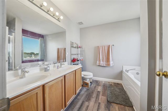 86 Glen Meadows Drive, Troy, MO 63379