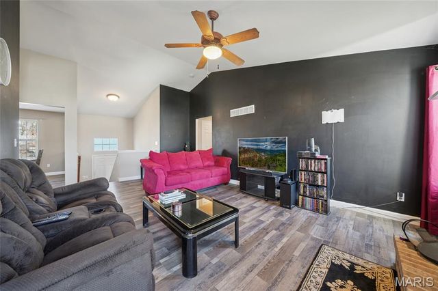 86 Glen Meadows Drive, Troy, MO 63379