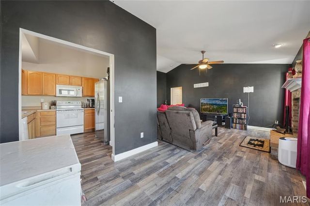 86 Glen Meadows Drive, Troy, MO 63379