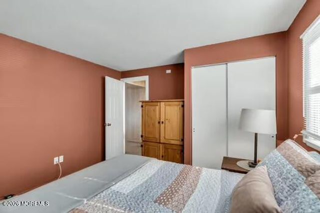 10 Lexington Road, Howell, NJ 07731