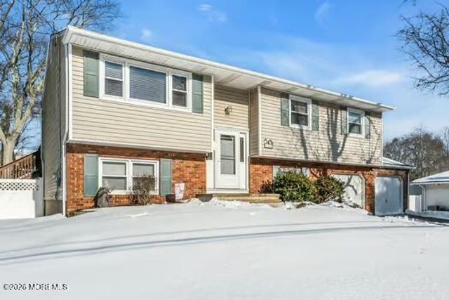 10 Lexington Road, Howell, NJ 07731