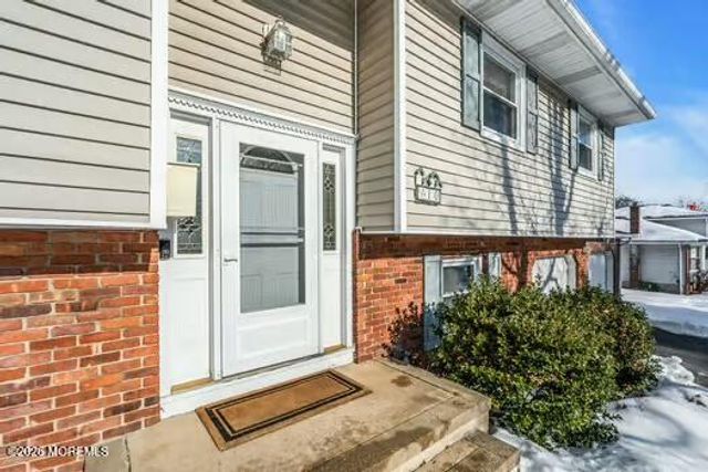 10 Lexington Road, Howell, NJ 07731