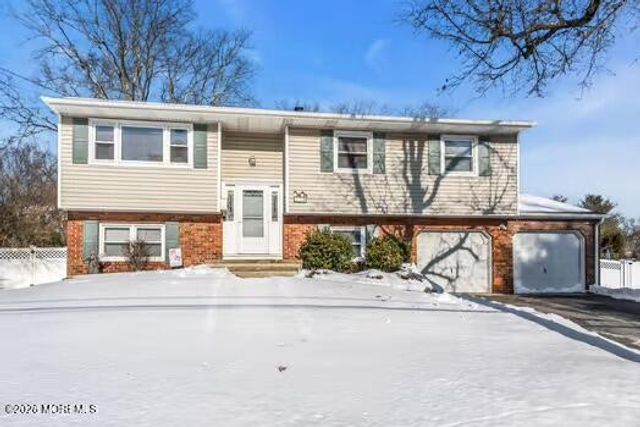 10 Lexington Road, Howell, NJ 07731