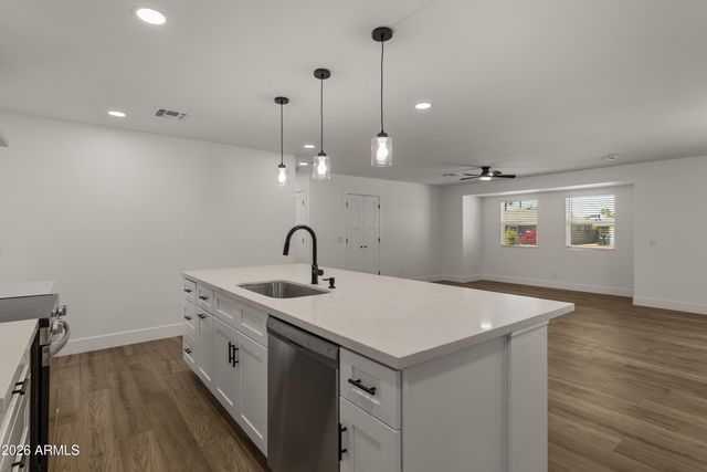 5745 N 13TH Place, Phoenix, AZ 85014
