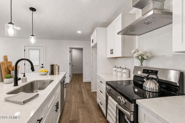 5745 N 13TH Place, Phoenix, AZ 85014