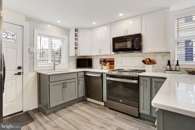 128 E EMAUS ST, Middletown, PA 17057