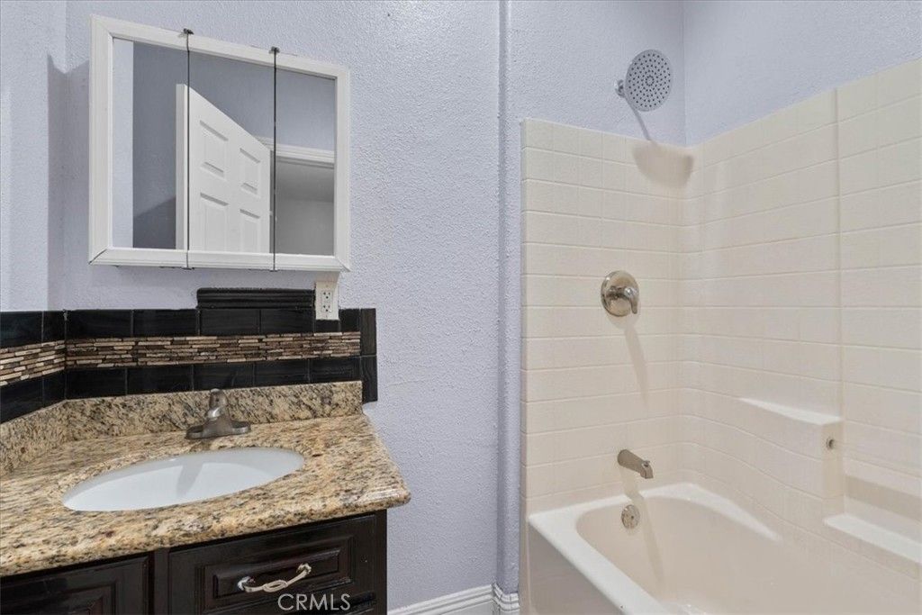 Image 12 of property listing at 15833 Sago Road, Apple Valley, CA 92307