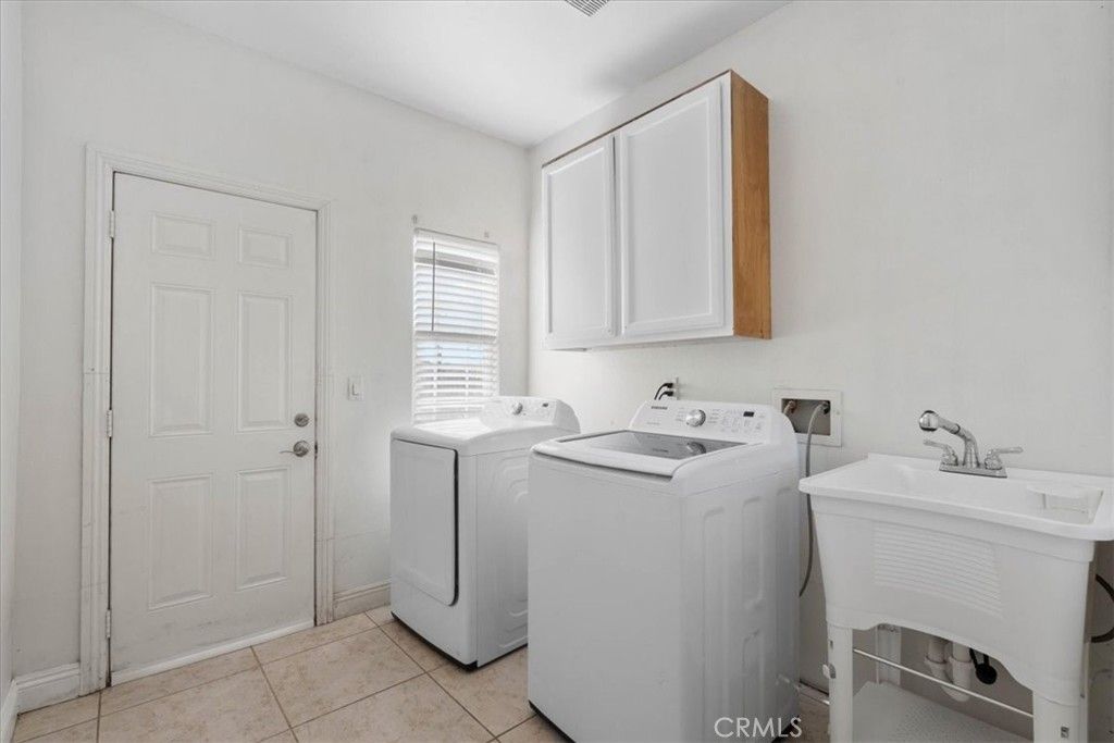 Image 13 of property listing at 15833 Sago Road, Apple Valley, CA 92307