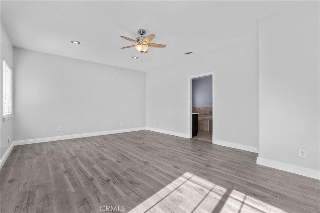 Image 15 of property listing at 15833 Sago Road, Apple Valley, CA 92307