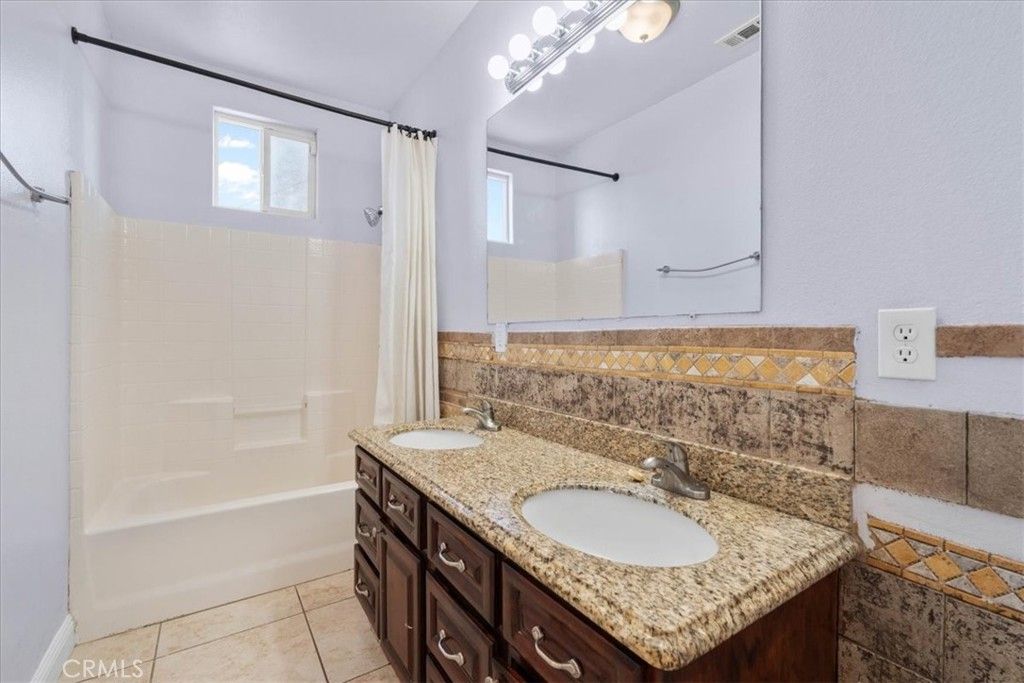 Image 19 of property listing at 15833 Sago Road, Apple Valley, CA 92307