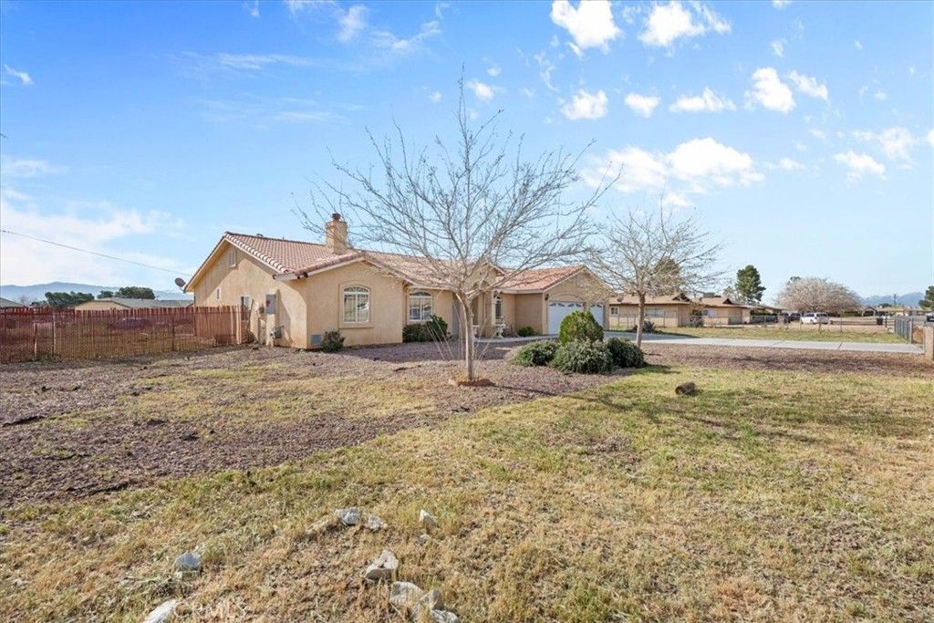 Image 23 of property listing at 15833 Sago Road, Apple Valley, CA 92307