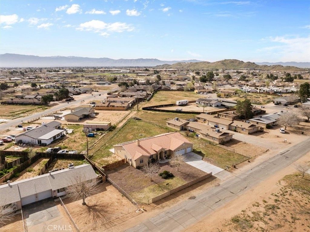 Image 25 of property listing at 15833 Sago Road, Apple Valley, CA 92307