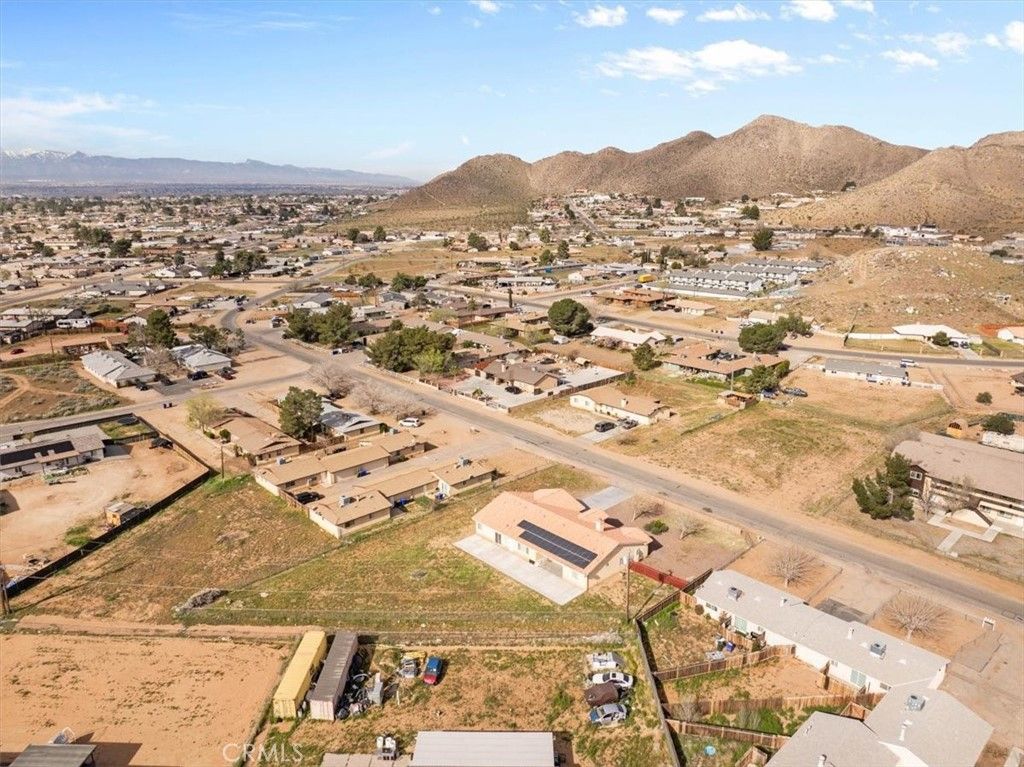 Image 27 of property listing at 15833 Sago Road, Apple Valley, CA 92307