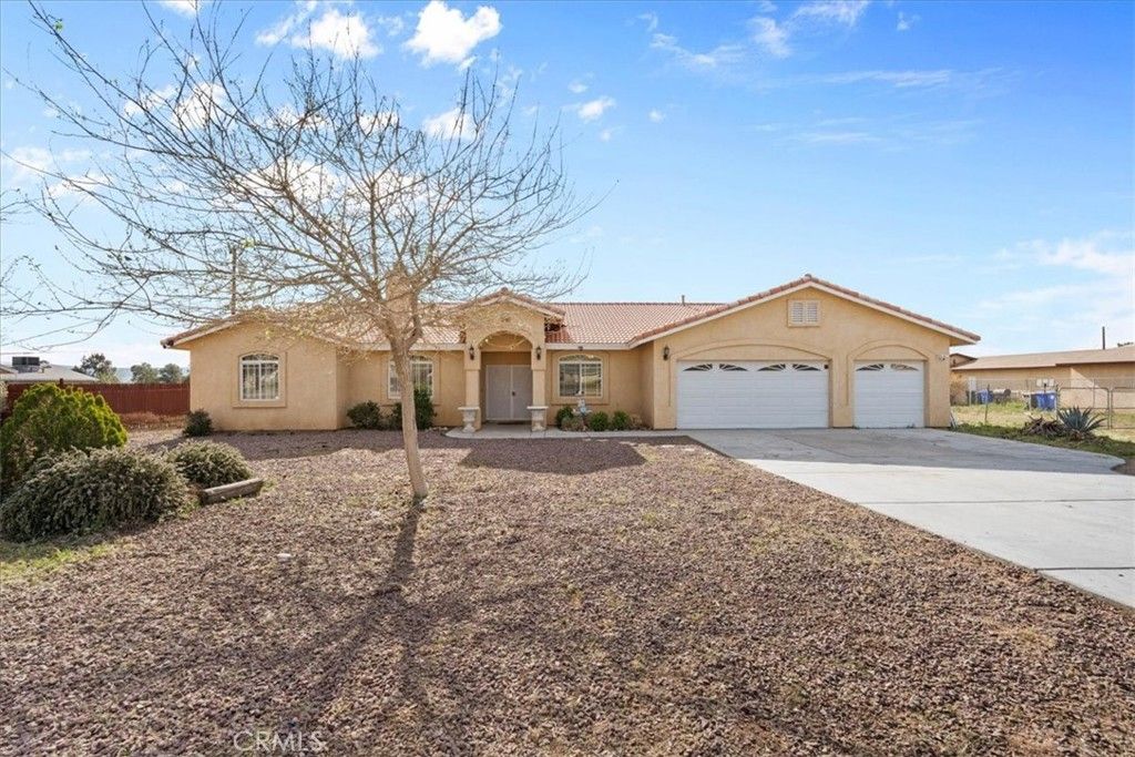 Image 3 of property listing at 15833 Sago Road, Apple Valley, CA 92307