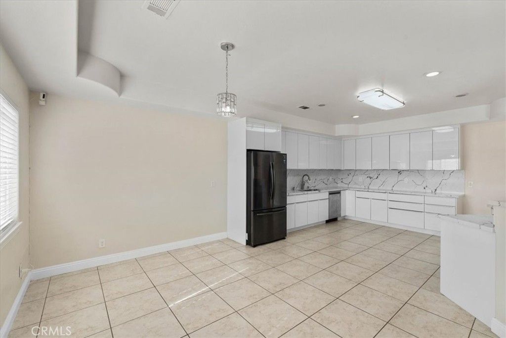 Image 8 of property listing at 15833 Sago Road, Apple Valley, CA 92307