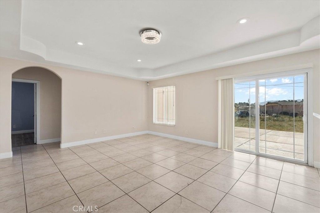 Image 9 of property listing at 15833 Sago Road, Apple Valley, CA 92307