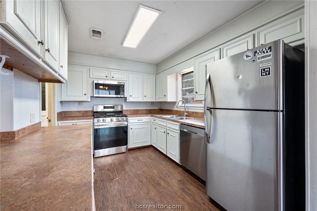 3917 Hilltop Drive, Bryan, TX 77801