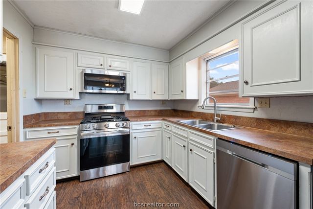 3917 Hilltop Drive, Bryan, TX 77801