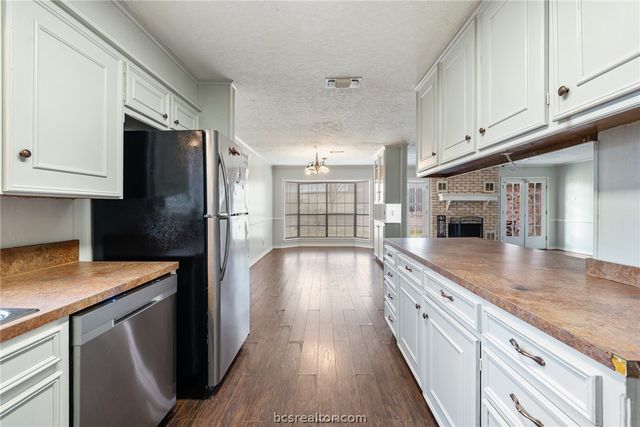 3917 Hilltop Drive, Bryan, TX 77801