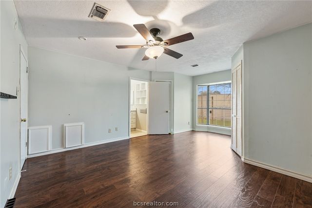 3917 Hilltop Drive, Bryan, TX 77801