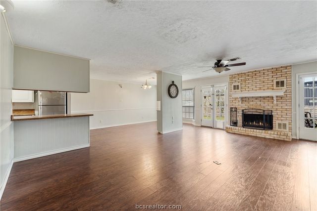 3917 Hilltop Drive, Bryan, TX 77801