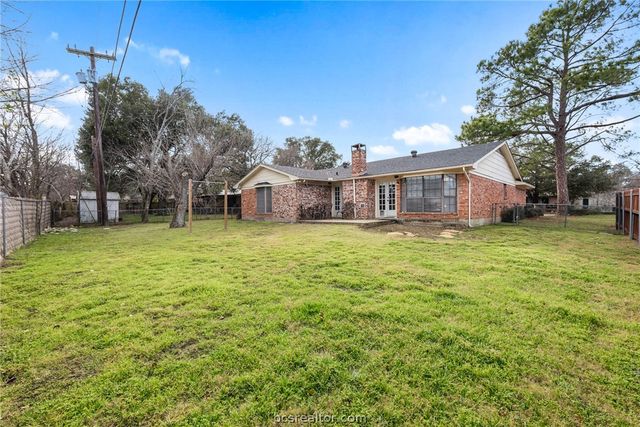 3917 Hilltop Drive, Bryan, TX 77801