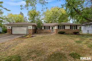 2318 E 46TH Street, Davenport, IA 52807