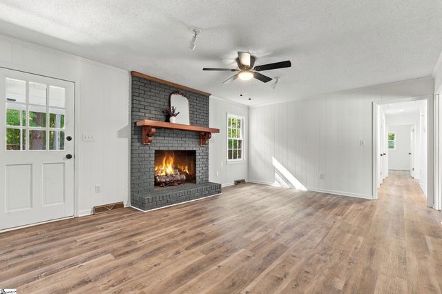 105 Vicksburg Court, Simpsonville, SC 29681