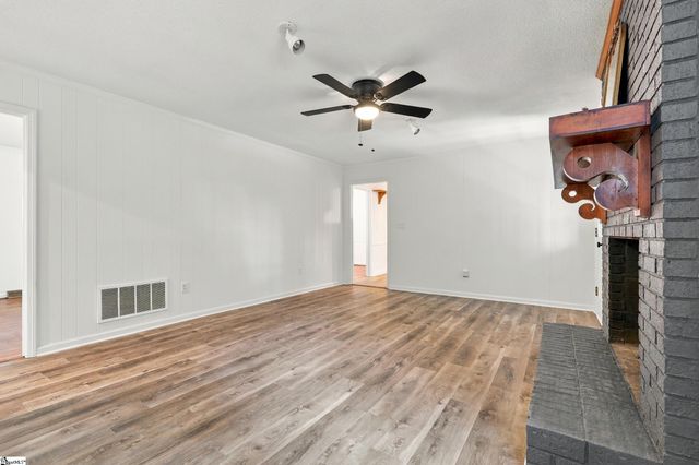 105 Vicksburg Court, Simpsonville, SC 29681