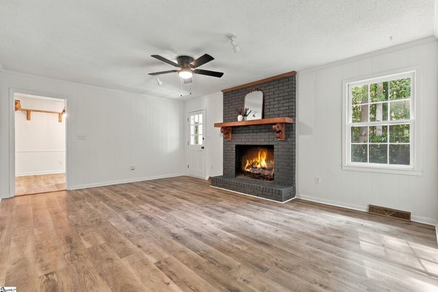 105 Vicksburg Court, Simpsonville, SC 29681