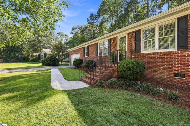 105 Vicksburg Court, Simpsonville, SC 29681