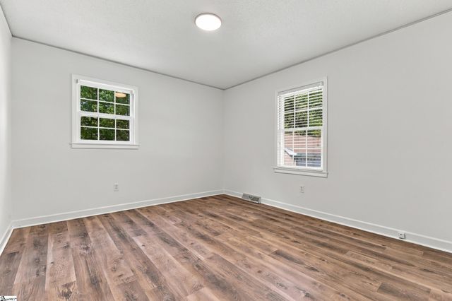 105 Vicksburg Court, Simpsonville, SC 29681