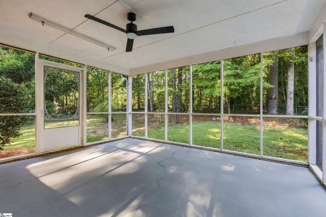105 Vicksburg Court, Simpsonville, SC 29681