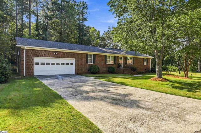 105 Vicksburg Court, Simpsonville, SC 29681