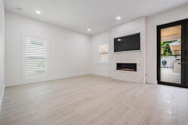 3924 W GRANADA STREET, Tampa, FL 33629