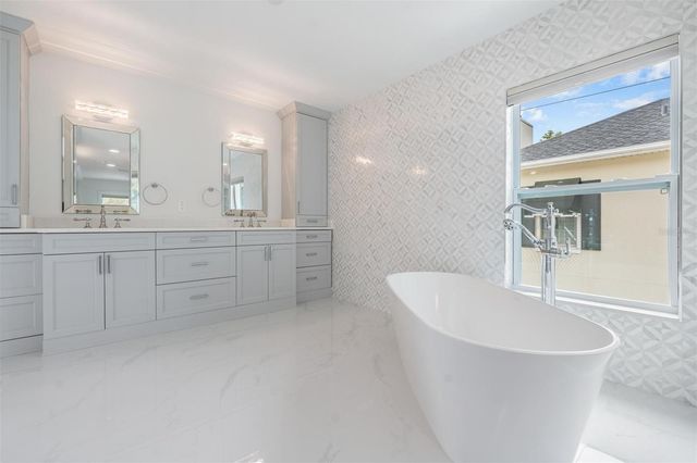 3924 W GRANADA STREET, Tampa, FL 33629