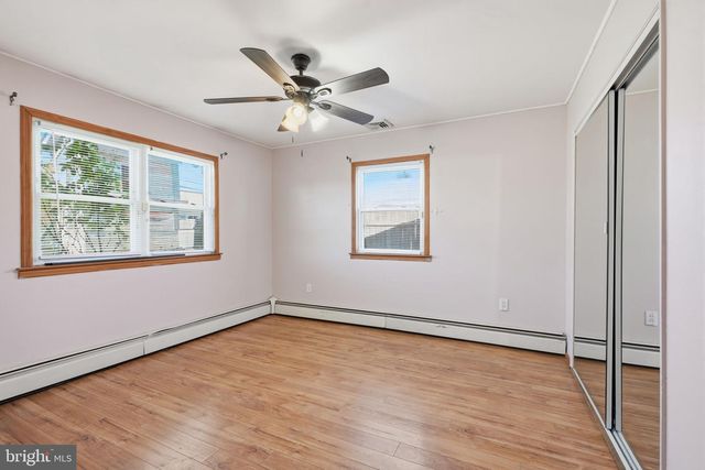 11 FIRESIDE LN, Levittown, PA 19055